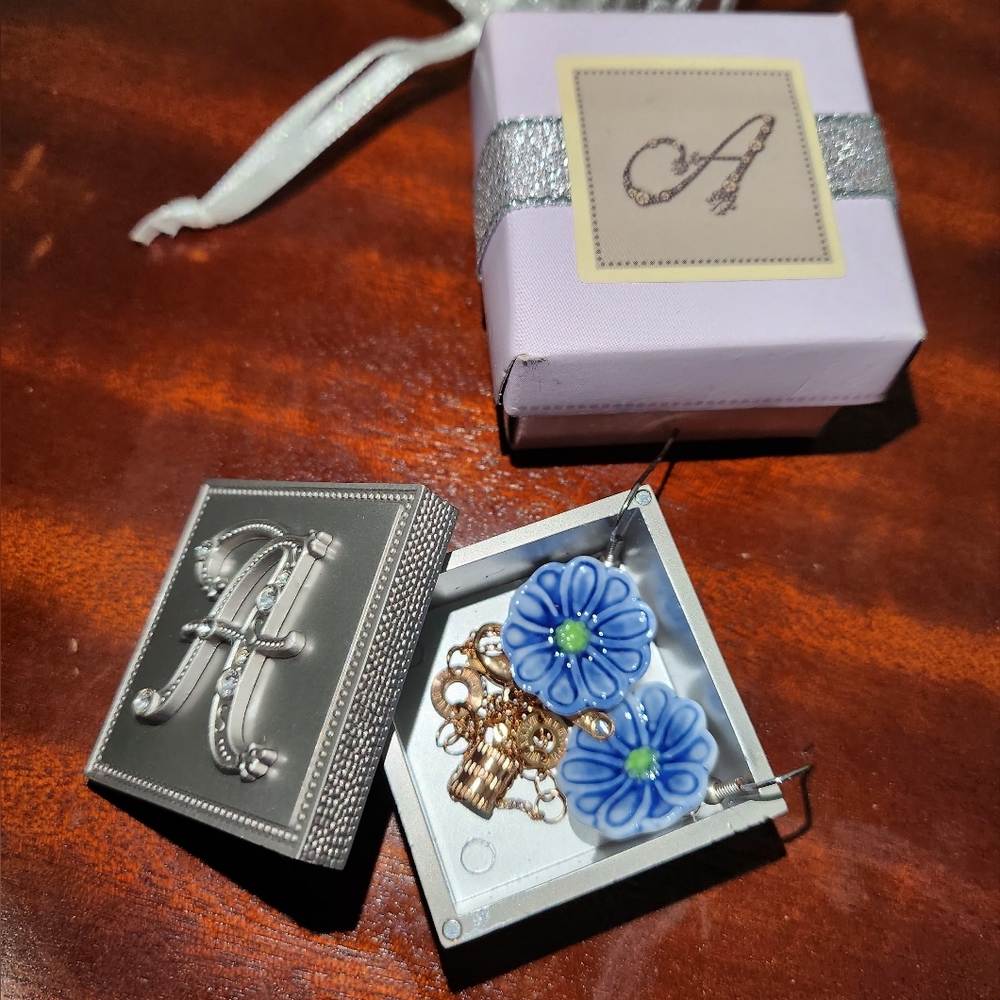 Metal Jwellery Box with Personlaized Letter. A-Z available.